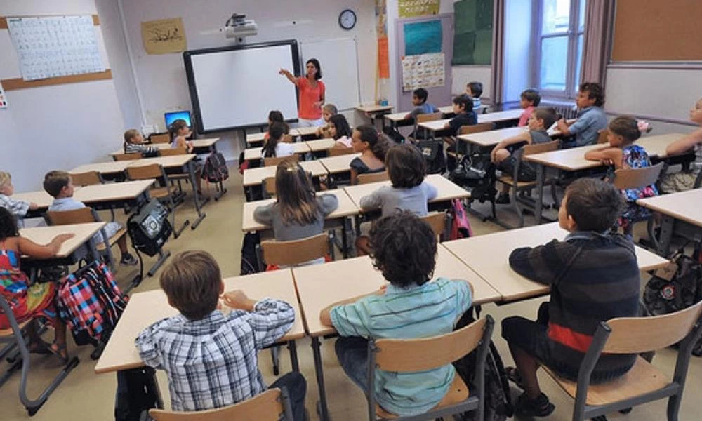 Γαλλία: Δεν προτίθεται να βάλει "λουκέτο" στα σχολεία η κυβέρνηση